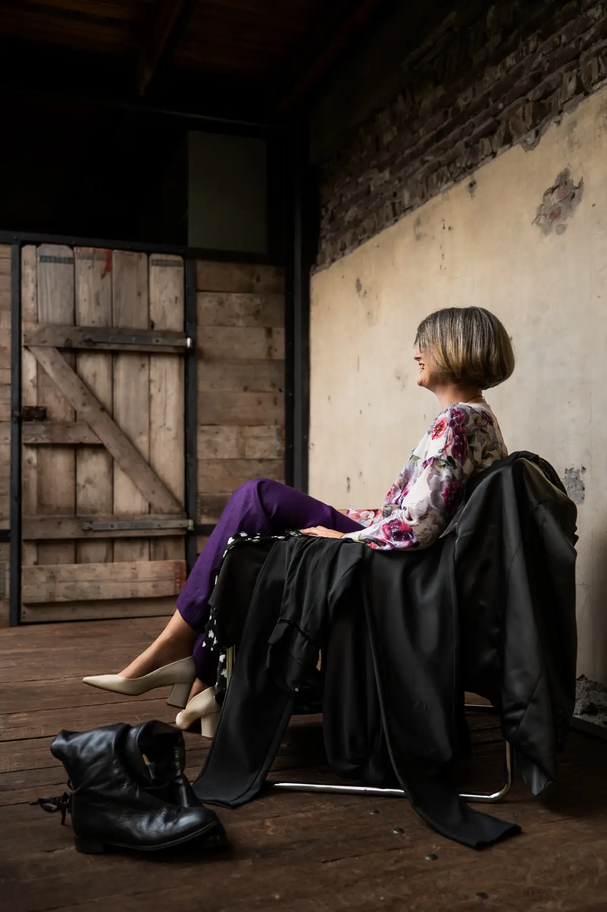 Creatieve ondernemer Desiree de Kort werkt aan een ontwerp of bedrijfsproject